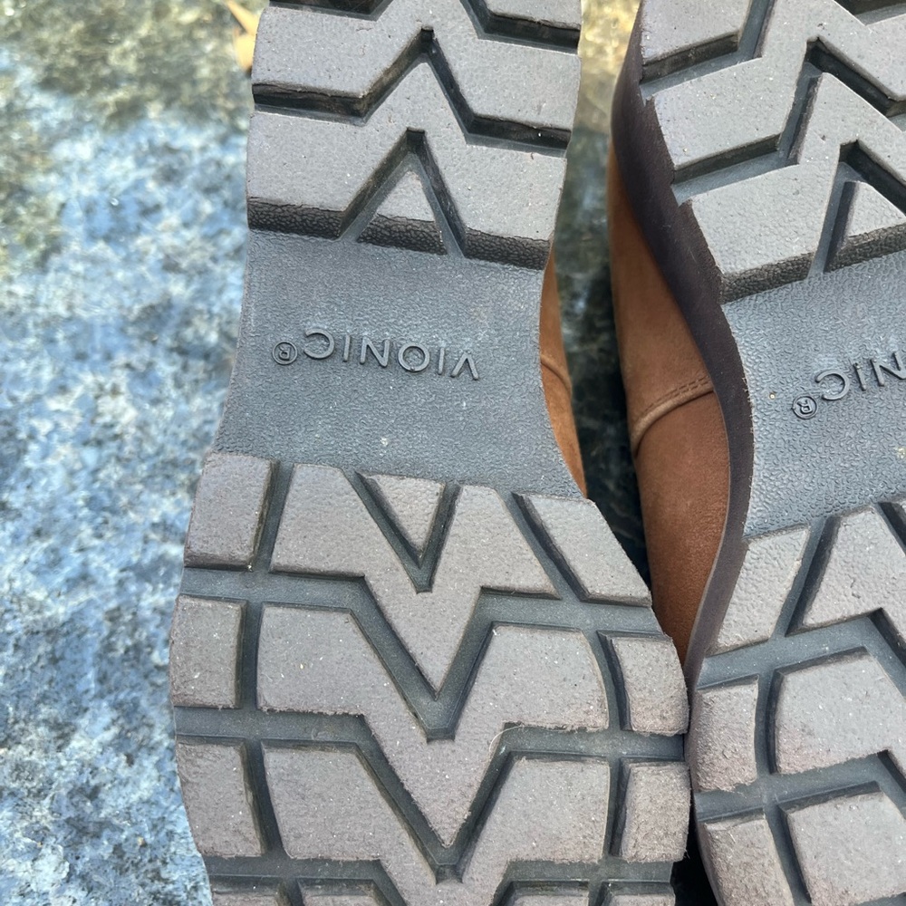 Vionic Wedges Suede Slip-On Size 6 - Picture 5 of 9
